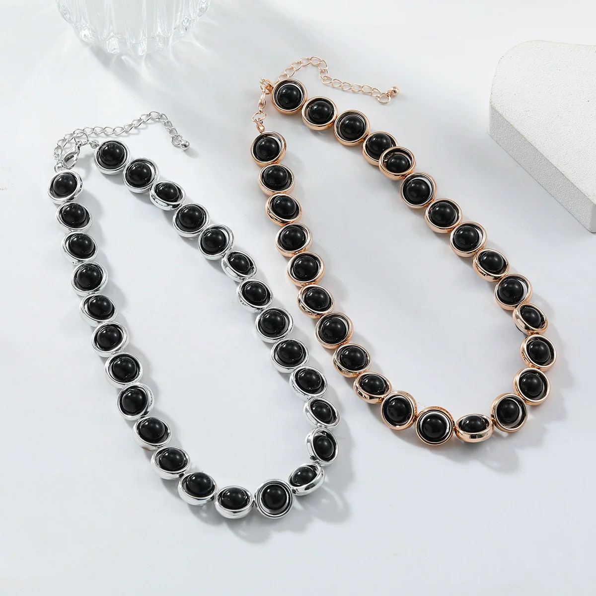 Women's Vintage Geometric Beaded Necklace And Bracelet Made Of Plastic Resin And Alloy Handmade