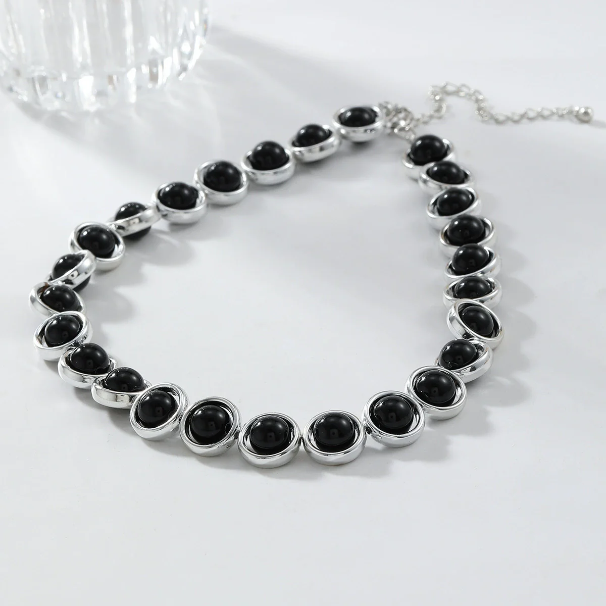 Women's Vintage Geometric Beaded Necklace And Bracelet Made Of Plastic Resin And Alloy Handmade - Image 4