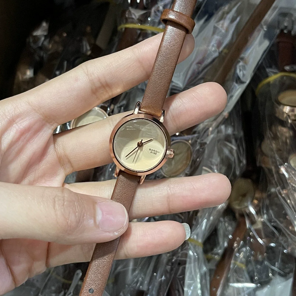 Women's Watch Alloy Case Imitation Leather Strap Round Dial Leisure Style
