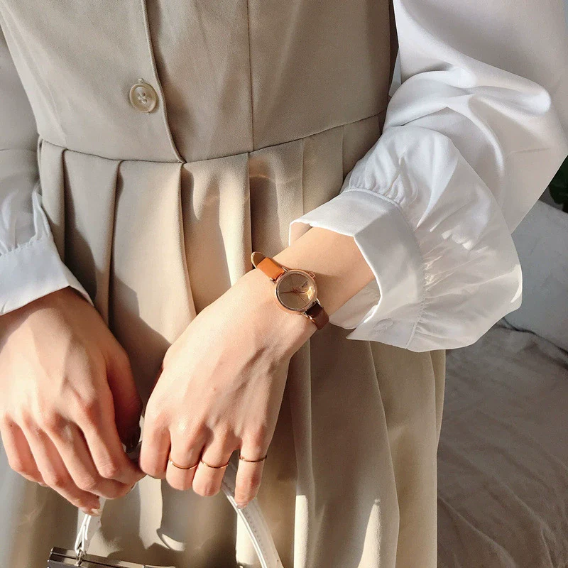 Women's Watch Alloy Case Imitation Leather Strap Round Dial Leisure Style - Image 2