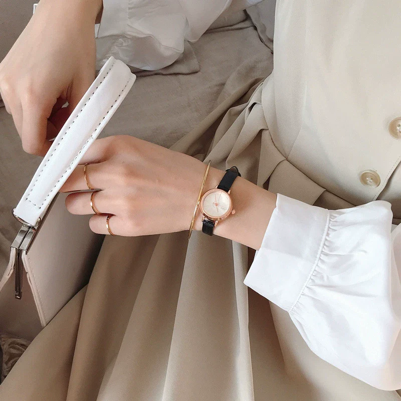 Women's Watch Alloy Case Imitation Leather Strap Round Dial Leisure Style - Image 8