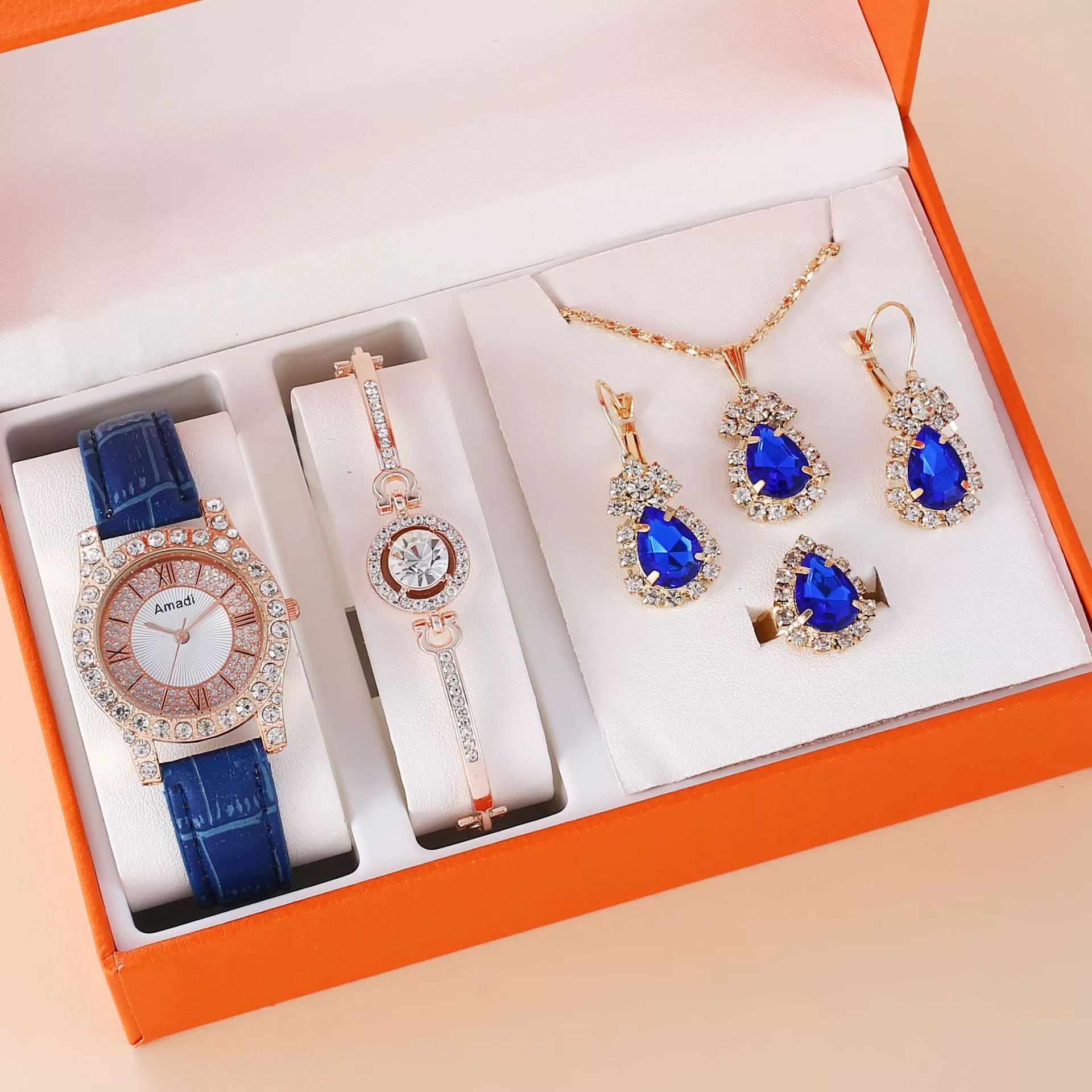 Women's Watch And Jewelry Set Alloy Gold Imitation Leather Round Dial Luxury Style - Image 3