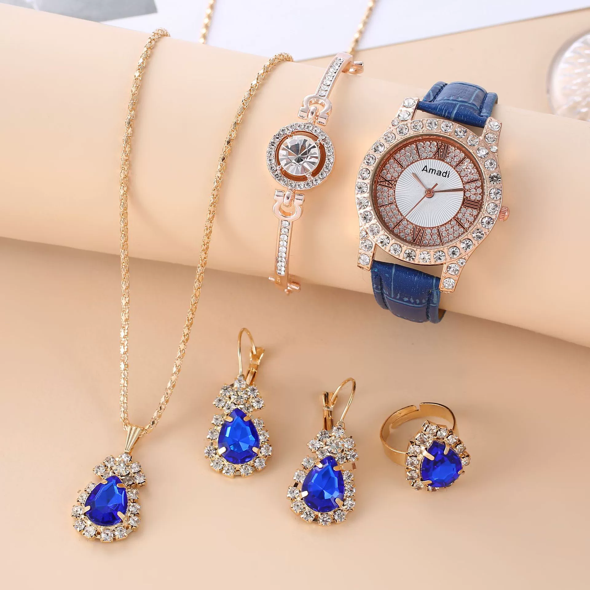 Women's Watch And Jewelry Set Alloy Gold Imitation Leather Round Dial Luxury Style - Image 8