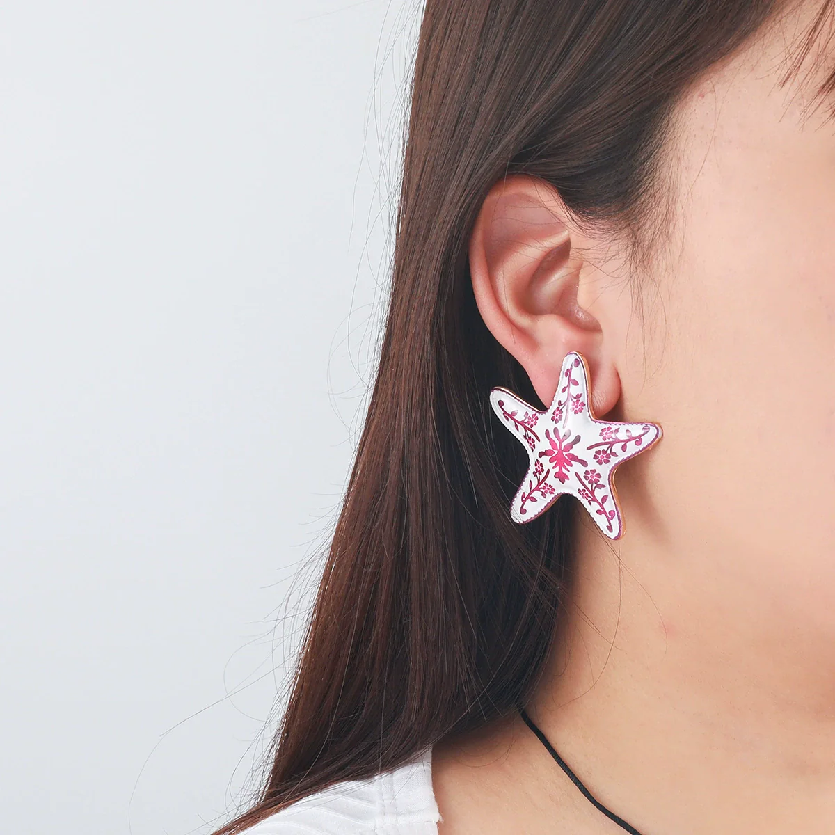 Women's Zinc Alloy Star Shaped Dripping Oil Fashion Earrings With Star Print - Image 2
