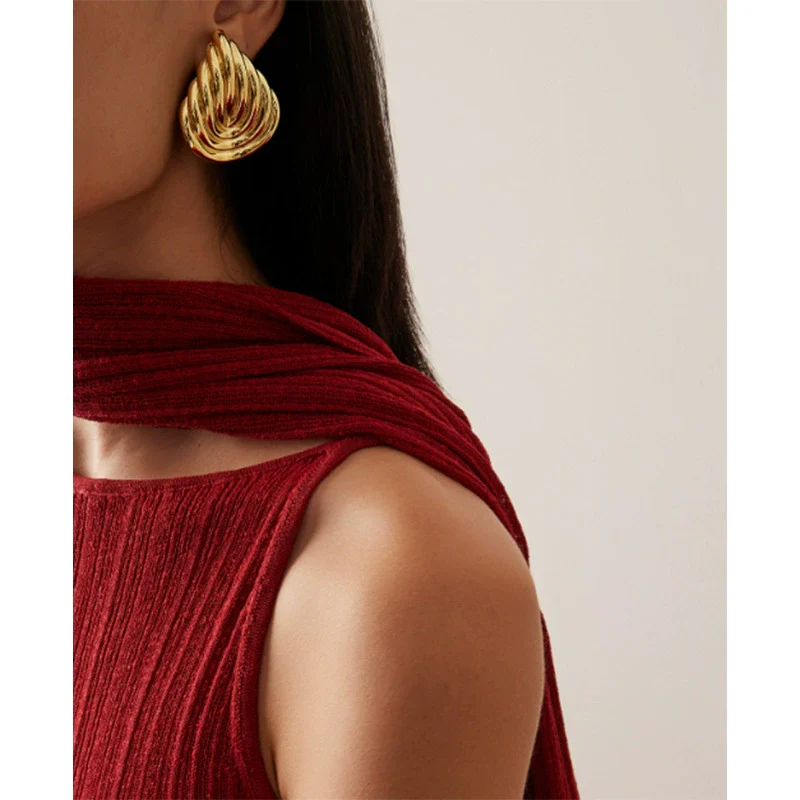 Zinc Alloy Geometric Metal Threaded Shell Earrings With Electroplating Design - Image 2