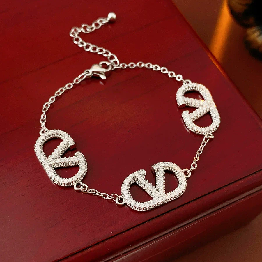 Zircon Microinlaid Letter Pig Nose Electroplated Highend Niche Bracelet Jewelry - Image 7